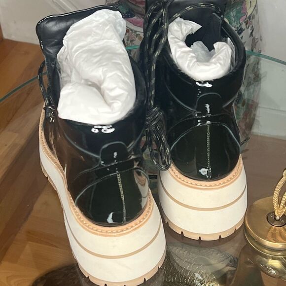 Paloma Barceló
High Expectations Platform Ankle Boot - Picture 6 of 8